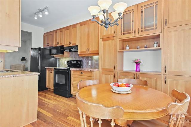 91 Bandelier Way, Townhouse with 3 bedrooms, 3 bathrooms and 3 parking in Ottawa ON | Image 9