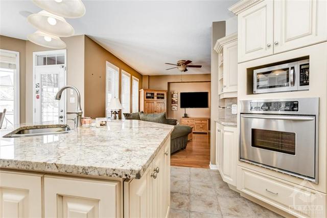 49 Pondhollow Way, House detached with 5 bedrooms, 4 bathrooms and 6 parking in Ottawa ON | Image 12