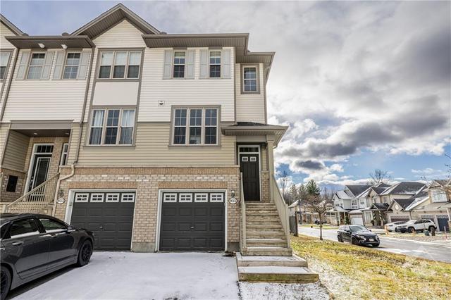 935 Eastboro Avenue, Townhouse with 2 bedrooms, 2 bathrooms and 3 parking in Ottawa ON | Image 1