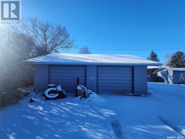 542 1st Street E, House detached with 5 bedrooms, 2 bathrooms and null parking in Lafleche SK | Image 4