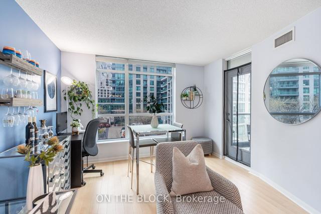 305 - 219 Fort York Blvd, Condo with 1 bedrooms, 1 bathrooms and 1 parking in Toronto ON | Image 3