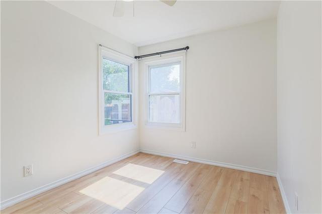 19 East 33rd Street, House detached with 2 bedrooms, 1 bathrooms and 3 parking in Hamilton ON | Image 12