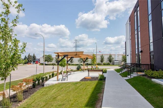 103 - 5 Wake Robin Drive, House attached with 2 bedrooms, 1 bathrooms and 1 parking in Kitchener ON | Image 26