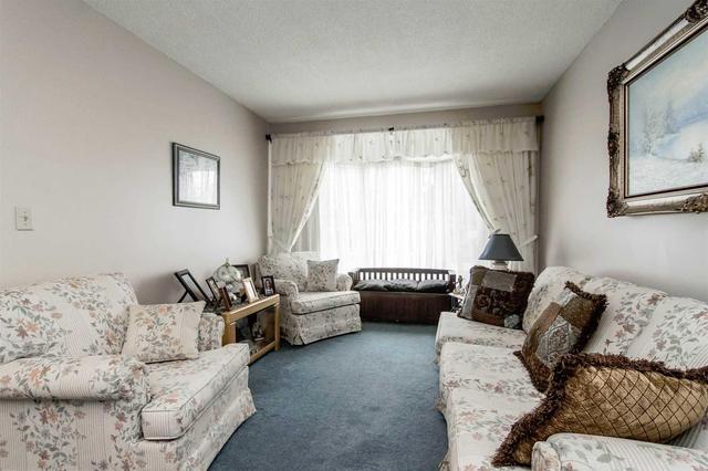 942 Renaissance Dr, House detached with 3 bedrooms, 3 bathrooms and 2 parking in Oshawa ON | Image 4