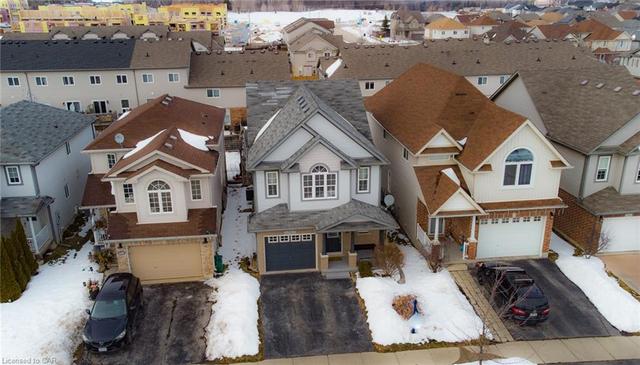 102 Sophia Crescent, House detached with 3 bedrooms, 1 bathrooms and 3 parking in Kitchener ON | Image 3