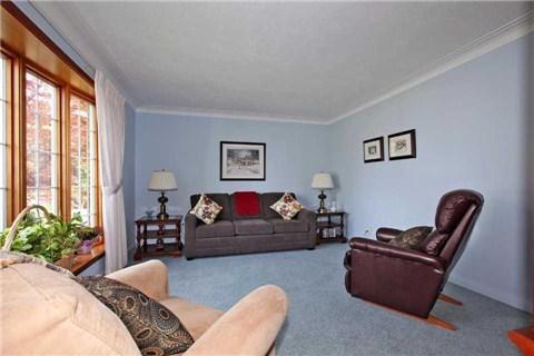 77 Miramar Cres, House detached with 3 bedrooms, 1 bathrooms and 4 parking in Toronto ON | Image 3