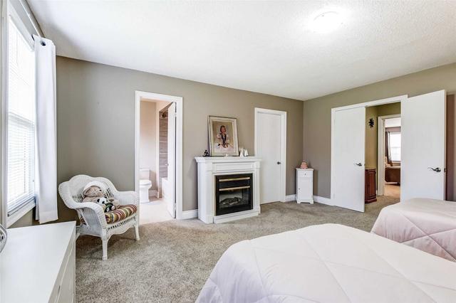 42 Stornwood Crt, Townhouse with 2 bedrooms, 4 bathrooms and 2 parking in Brampton ON | Image 4