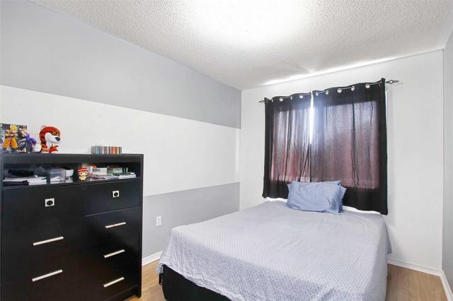 11 Kimberley Cres, Townhouse with 3 bedrooms, 2 bathrooms and 2 parking in Brampton ON | Image 11