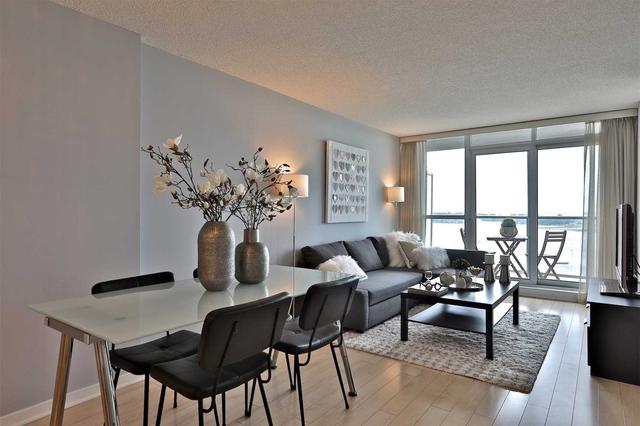 1710 - 208 Queens Quay W, Condo with 1 bedrooms, 2 bathrooms and 1 parking in Toronto ON | Image 4
