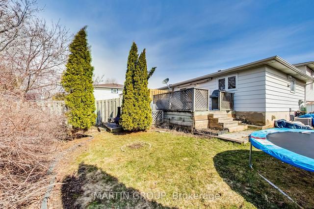 1480 Epping Crt, House semidetached with 3 bedrooms, 2 bathrooms and 8 parking in Burlington ON | Image 35