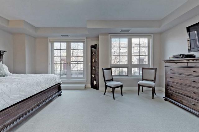 th18 - 20 Burkebrook Pl, Townhouse with 3 bedrooms, 3 bathrooms and 2 parking in Toronto ON | Image 3