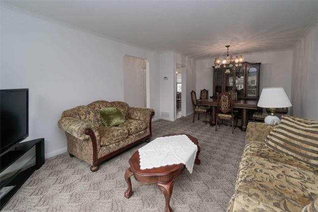108 Neames Cres, House semidetached with 3 bedrooms, 3 bathrooms and 5 parking in Toronto ON | Image 5