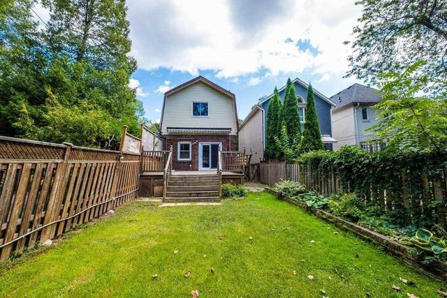 376 Cleveland St, House detached with 3 bedrooms, 2 bathrooms and 2 parking in Toronto ON | Image 11