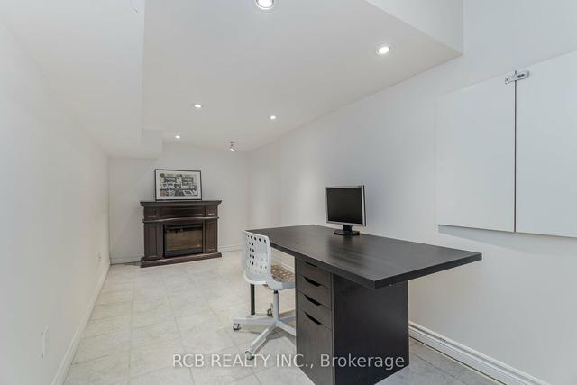 3940 Skyview St, House semidetached with 3 bedrooms, 4 bathrooms and 4 parking in Mississauga ON | Image 18