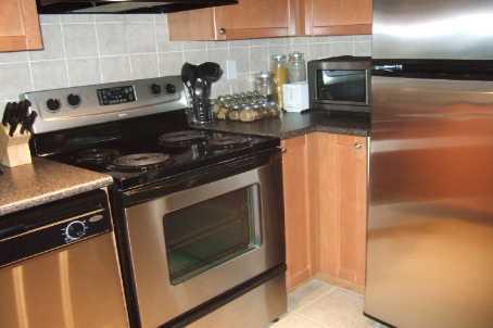 02 - 10 Turntable Cres, Townhouse with 3 bedrooms, 2 bathrooms and 1 parking in Toronto ON | Image 2
