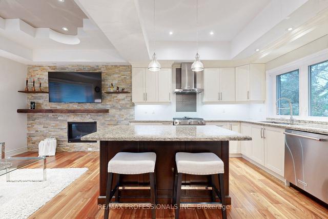 2 Woodpark Rd, House detached with 3 bedrooms, 4 bathrooms and 4 parking in Toronto ON | Image 3