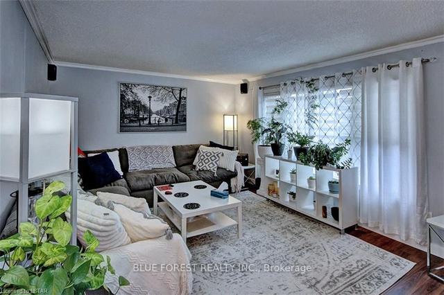 300 - 700 Osgoode Dr, House attached with 3 bedrooms, 2 bathrooms and 2 parking in London ON | Image 5