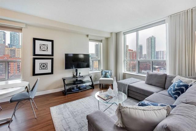 906 - 70 Alexander St, Condo with 2 bedrooms, 2 bathrooms and 1 parking in Toronto ON | Image 10