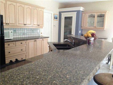128 Wildwood Tr, House detached with 3 bedrooms, 3 bathrooms and 5 parking in Barrie ON | Image 6