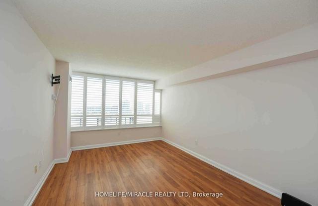 1810 - 24 Hanover Rd, Condo with 3 bedrooms, 2 bathrooms and 2 parking in Brampton ON | Image 9