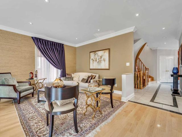 122 Melbourne Dr, House detached with 4 bedrooms, 5 bathrooms and 7 parking in Richmond Hill ON | Image 5