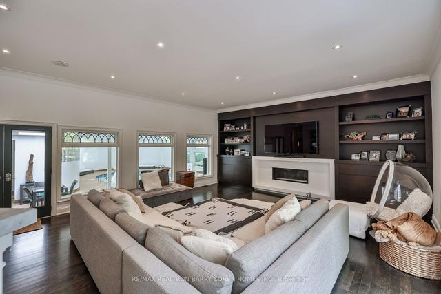 3 Hyde Park Circ, House detached with 4 bedrooms, 9 bathrooms and 9 parking in Toronto ON | Image 5
