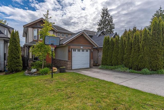 15544 Russell Avenue, House detached with 4 bedrooms, 4 bathrooms and 5 parking in White Rock BC | Card Image