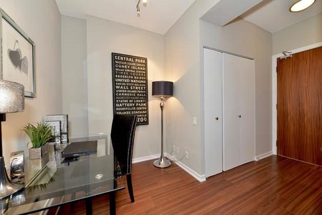 1003 - 30 Canterbury Pl, Condo with 1 bedrooms, 1 bathrooms and 1 parking in Toronto ON | Image 9