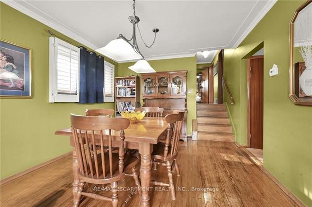 135 Nash Rd N, House detached with 3 bedrooms, 2 bathrooms and 5 parking in Hamilton ON | Image 2