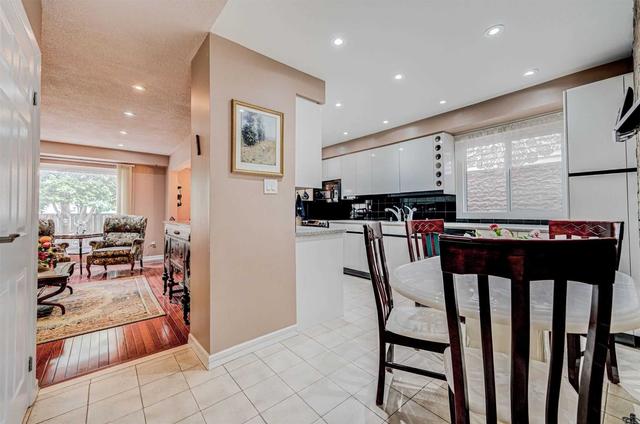 113 Lisa Cres, House detached with 3 bedrooms, 4 bathrooms and 5 parking in Vaughan ON | Image 23