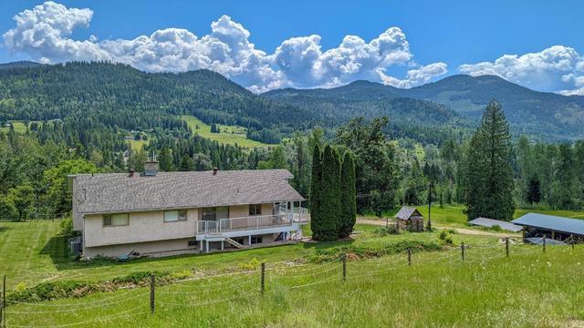 1609 Highway 3b, House detached with 4 bedrooms, 3 bathrooms and 10 parking in Fruitvale BC | Image 8