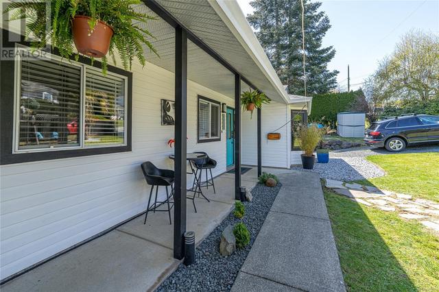 6827 Burr Dr, House detached with 3 bedrooms, 2 bathrooms and 4 parking in Sooke BC | Image 3