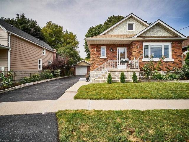140 Banting Ave, House detached with 3 bedrooms, 2 bathrooms and 2 parking in Oshawa ON | Image 1