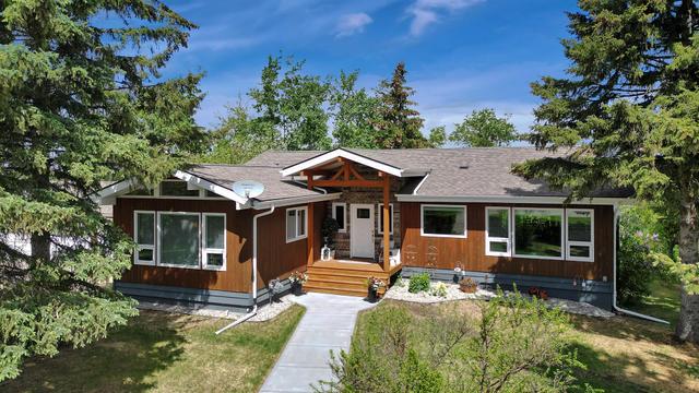 30 - 26352a Township Road 382, House detached with 5 bedrooms, 3 bathrooms and 3 parking in Red Deer County AB | Image 1