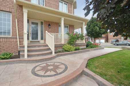 56 Leagate St, House detached with 4 bedrooms, 3 bathrooms and 4 parking in Brampton ON | Image 2