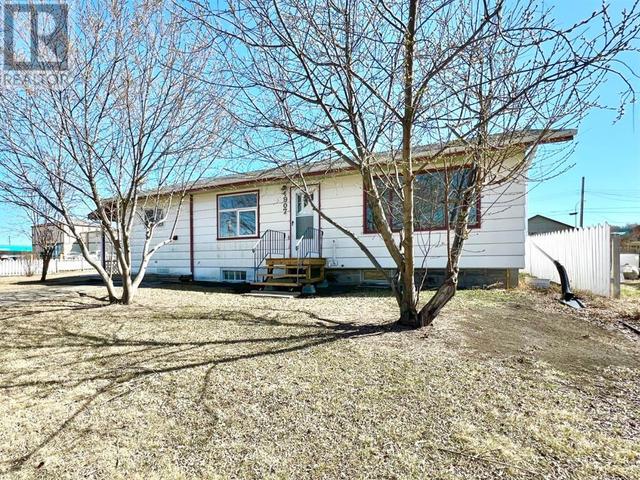4907/4909 48 Street, House detached with 2 bedrooms, 2 bathrooms and 6 parking in Valleyview AB | Image 3