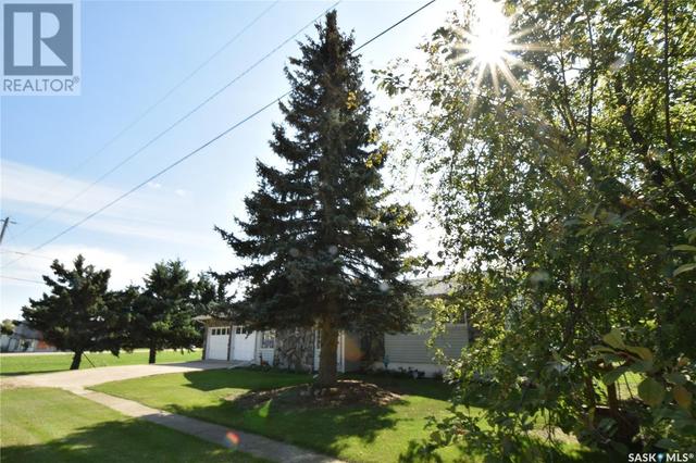 329 1st Avenue, House detached with 3 bedrooms, 3 bathrooms and null parking in St. Benedict SK | Image 3
