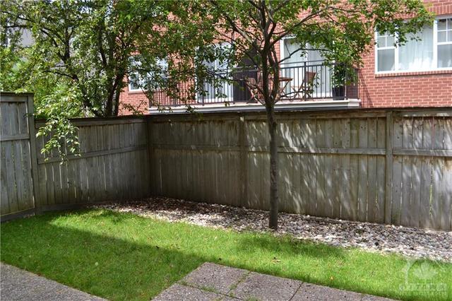 14 Kingsbridge Private, Townhouse with 3 bedrooms, 3 bathrooms and 2 parking in Ottawa ON | Image 19