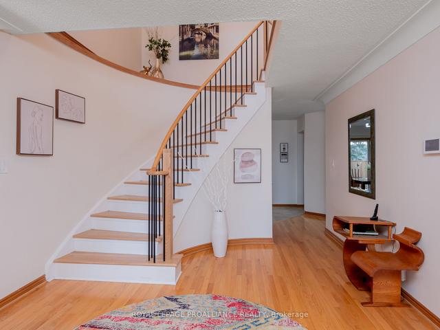 542 Rankin Cres, House detached with 4 bedrooms, 4 bathrooms and 5 parking in Kingston ON | Image 39
