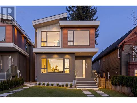 2644 Chesterfield Avenue, House detached with 6 bedrooms, 6 bathrooms and 2 parking in North Vancouver BC | Card Image