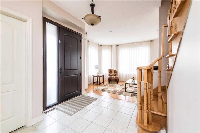 81 Saint James Ave, House detached with 4 bedrooms, 3 bathrooms and 3 parking in Vaughan ON | Image 3