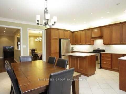 135 Queen Filomena Ave, House detached with 5 bedrooms, 5 bathrooms and 4 parking in Vaughan ON | Image 2