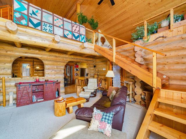 2604 Big Bend Highway, House detached with 3 bedrooms, 3 bathrooms and null parking in Columbia Shuswap A BC | Image 11