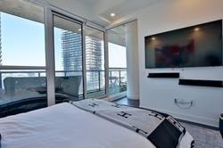 1701 - 290 Adelaide St W, Condo with 2 bedrooms, 1 bathrooms and 1 parking in Toronto ON | Image 10