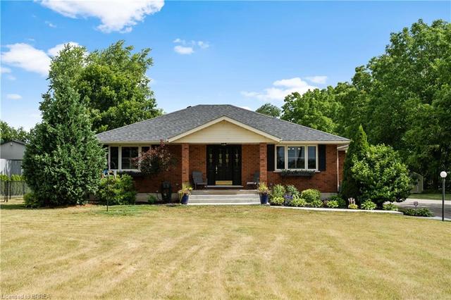 542 Paris Road, House detached with 4 bedrooms, 2 bathrooms and 17 parking in Brant ON | Image 2