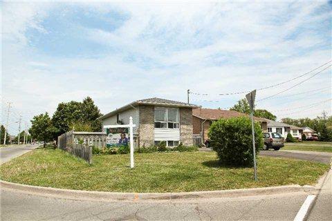 230 Rykert St, House detached with 2 bedrooms, 2 bathrooms and 4 parking in St. Catharines ON | Image 2