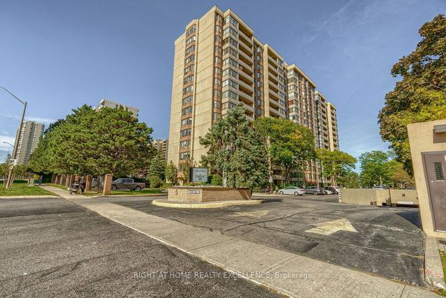 911 - 5 Lisa St, Condo with 3 bedrooms, 2 bathrooms and 1 parking in Brampton ON | Image 1