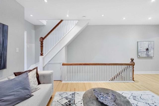 162 Spruce St, House semidetached with 3 bedrooms, 3 bathrooms and 2 parking in Toronto ON | Image 16
