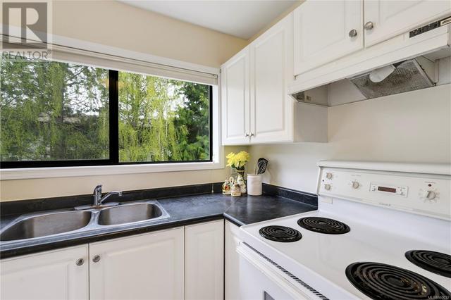 206 - 7 Gorge Rd W, Condo with 2 bedrooms, 2 bathrooms and 1 parking in Saanich BC | Image 14