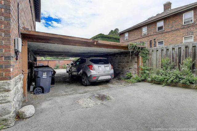 18-20 Austin Terr, House detached with 8 bedrooms, 4 bathrooms and 4 parking in Toronto ON | Image 2